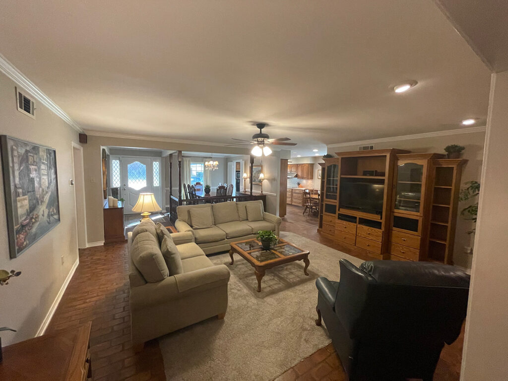 Family Room of 7647 Querida Lane Dallas Texas 75248 for sale by owner