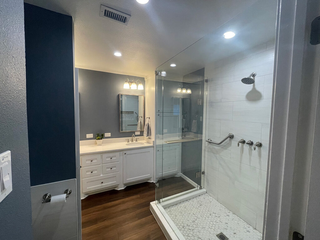 Primary Bathroom of 7647 Querida Lane Dallas Texas 75248 for sale by owner